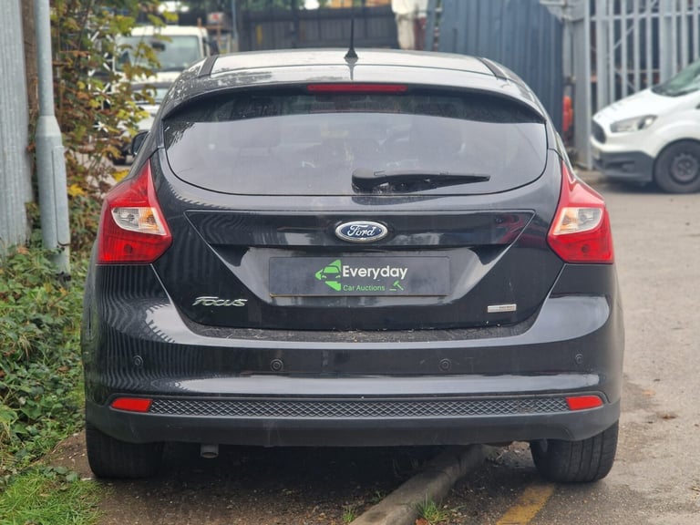 2013 Ford Focus 1.0 EcoBoost Zetec 5dr **Spare Or Repair** HATCHBACK Petrol Manual - Image 5