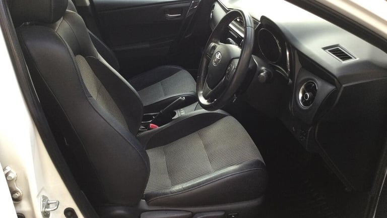 2015 Toyota Auris 1.8 VVT-h Excel CVT Euro 6 (s/s) 5dr HATCHBACK Petrol/Electric Hybrid Automatic