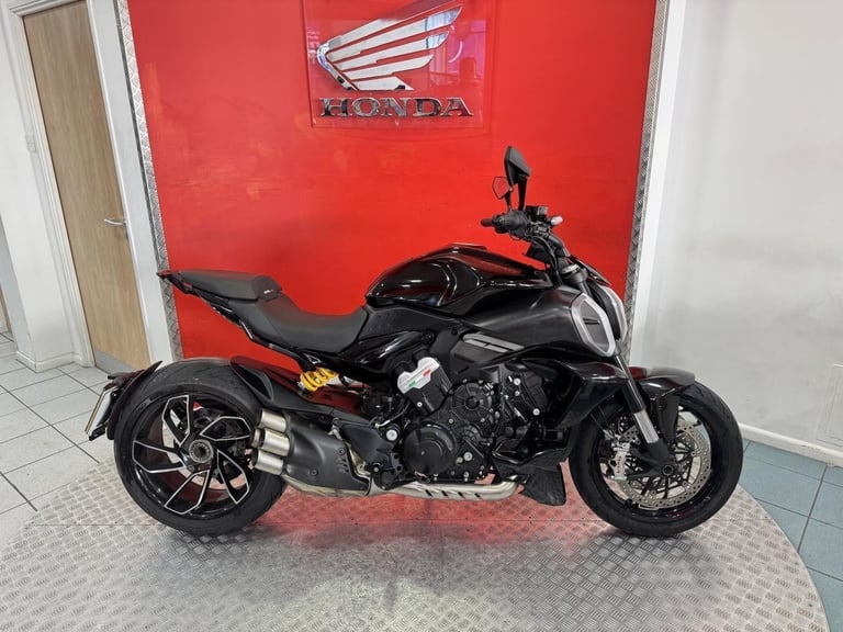 image for 2024 '24' Ducati Diavel V4