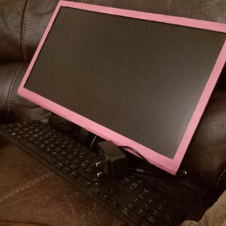 image for HANNspree monitor with wired keyboard and mouse 