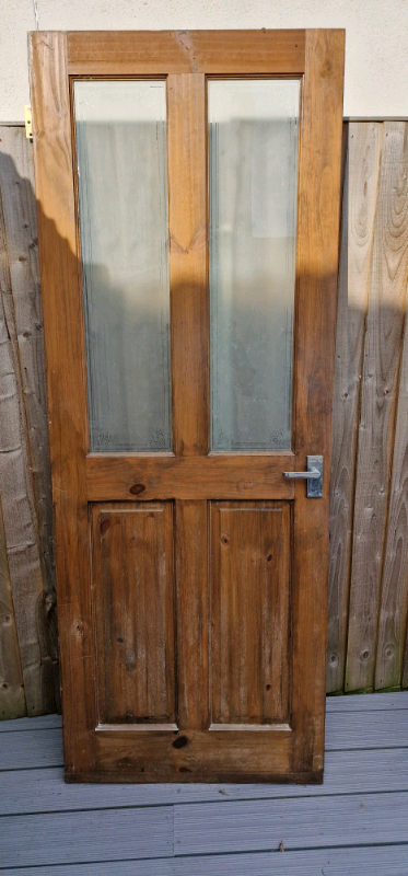 Internal door with safety glass