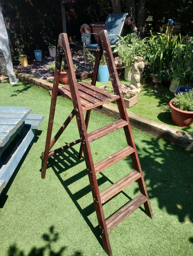 image for Vintage Wooden 5 Rung Step Ladder With Platform