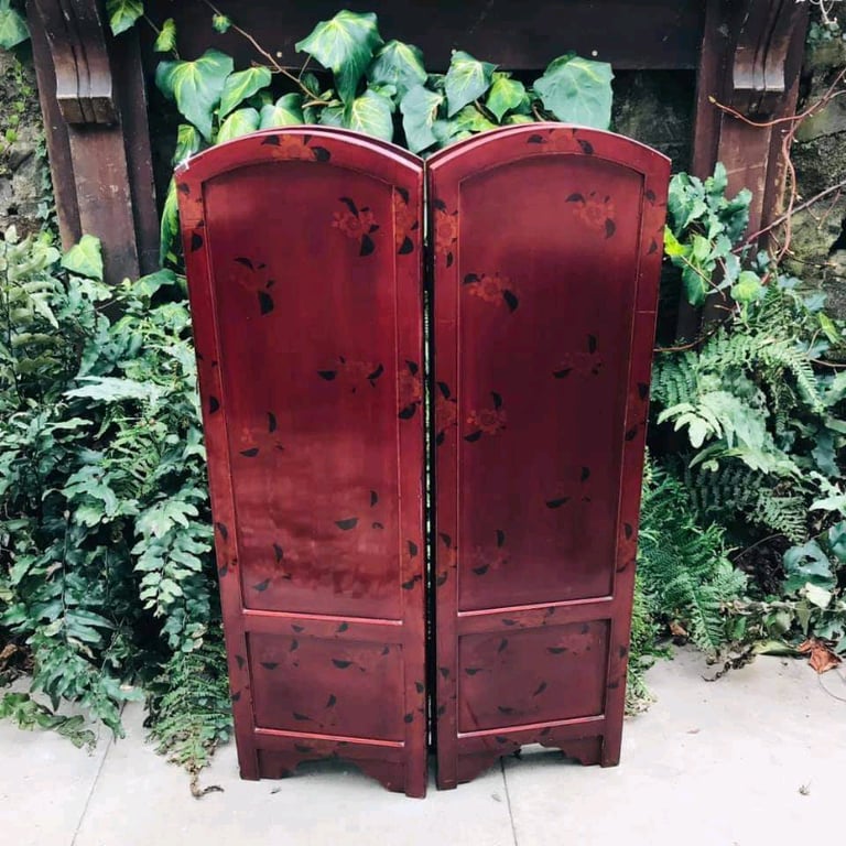 Chinese Four panel Folding Lacquered Screen With Inlaid Mother of Pearl