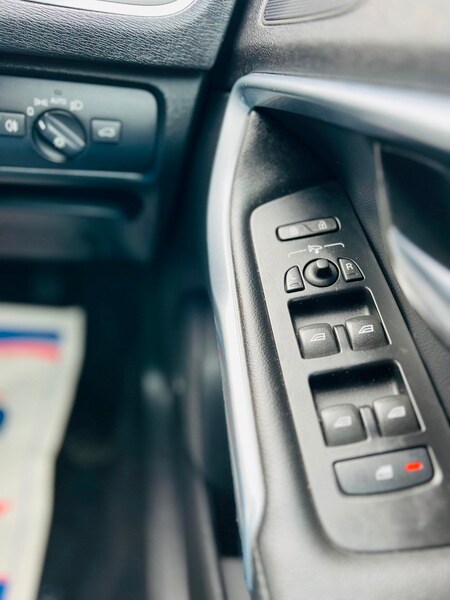 2014 Volvo V40 1.6 D2 SE Lux Hatchback 5dr Diesel Manual Euro 5 (s/s) (115 ps) HATCHBACK Diesel M...