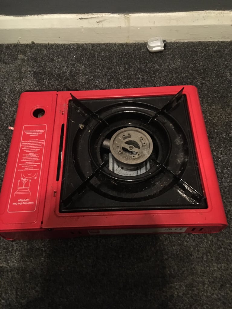 Camping stove with 3 gas bottles 