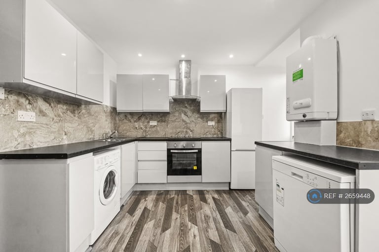 2 bedroom flat in Montpellier Terrace, Scarborough, YO11 (2 bed) (#2659448)