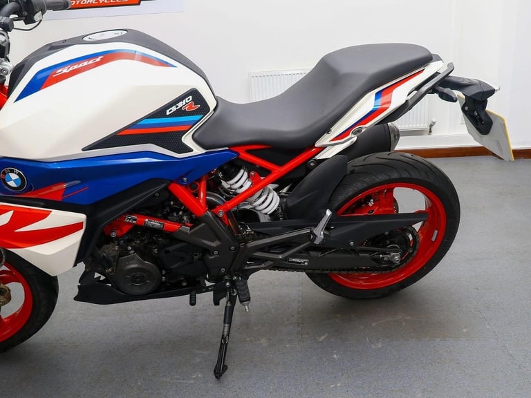 2023 '23 BMW G310R. ONLY 1,182 MILES. Heated Grips. A2 Legal. Great Value £3,695