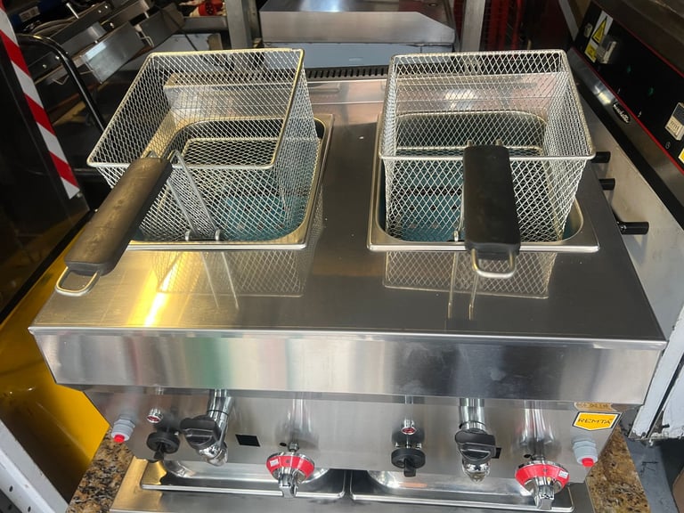 NEW GAS TWIN TANK FRYER CATERING COMMERCIAL KITCHEN CAFE KEBAB BBQ KITCHEN 