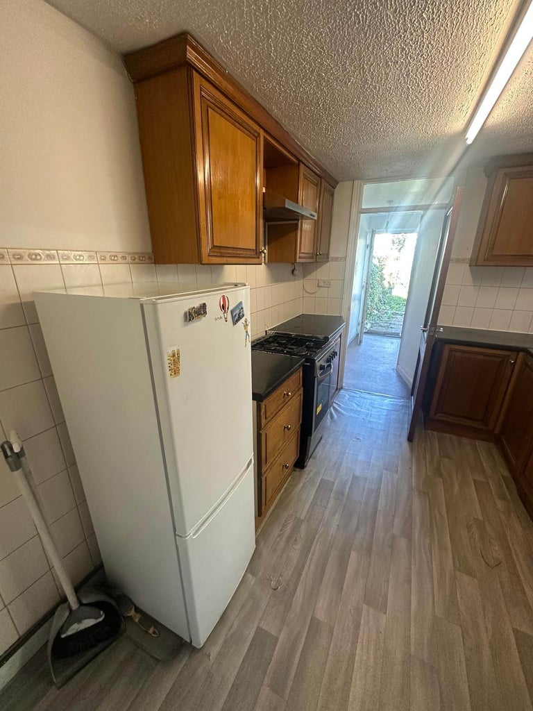 Beautiful 4 Bedroom House With Private Garden Ready To Move On Ley Street Ilford (IG2 7QX)