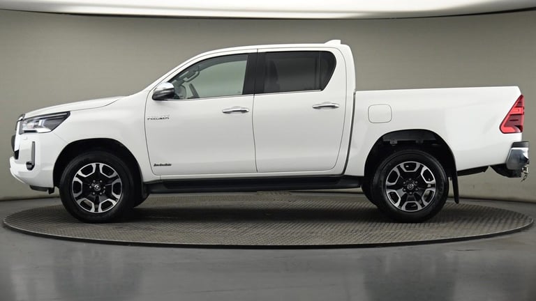 2024 Toyota Hilux 2.8 D-4D Invincible Pickup Double Cab 4dr Diesel Auto 4WD Euro 6 (s/s) (204 Pic...