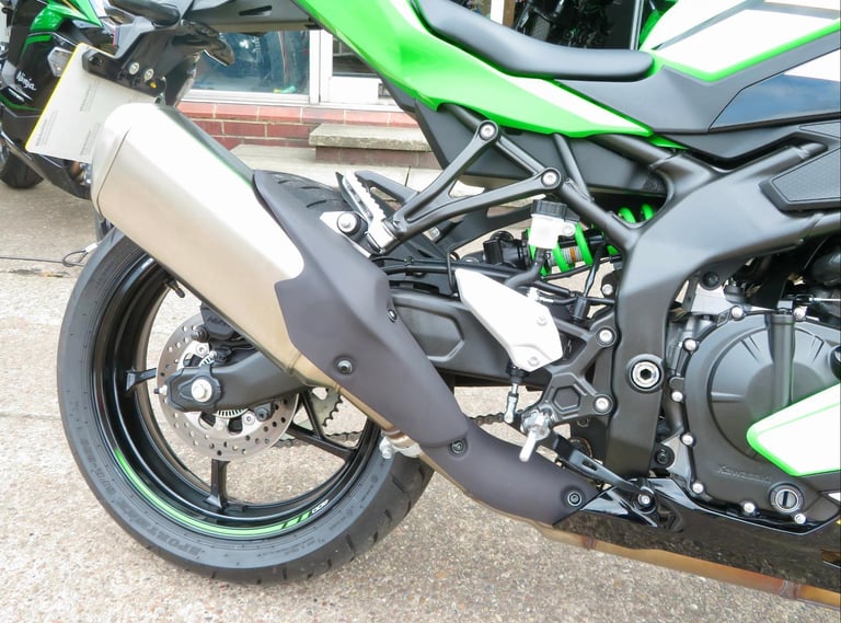 KAWASAKI NINJA ZX-4RR 2025