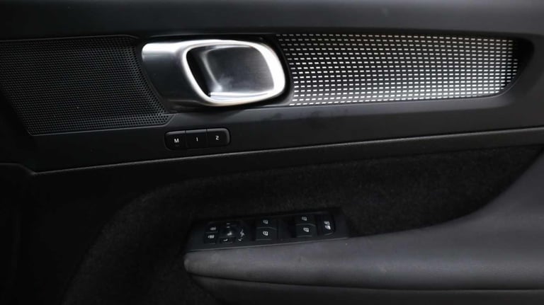 2024 Volvo XC40 2.0 B3 MHEV Plus DCT Auto Euro 6 (s/s) 5dr ESTATE Petrol/Electric Hybrid Automatic