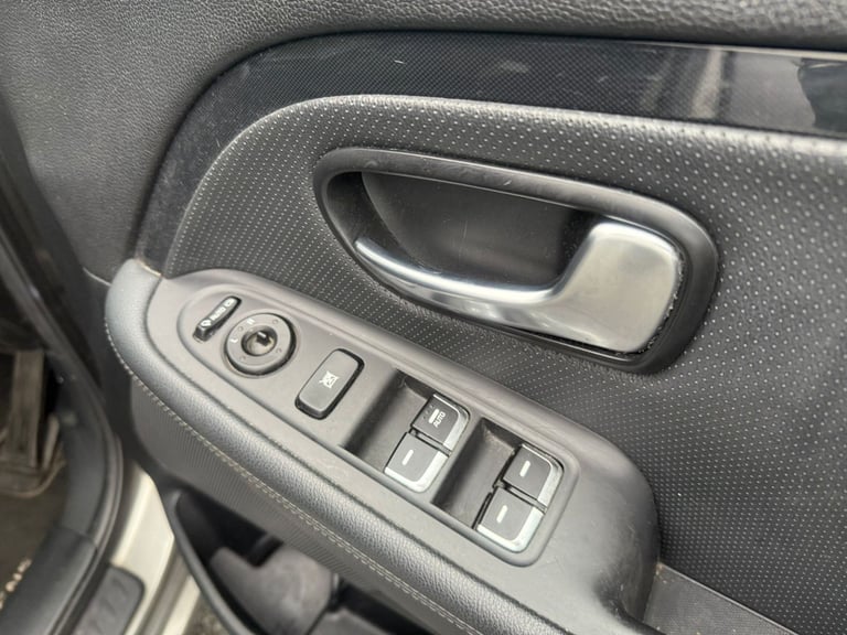 Kia Carens 2 1.7 CRDi MPV 7-seater Automatic with 12 Months Mot&Low Mileage 79K&Full Ser Hist