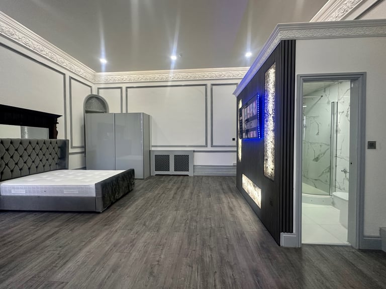 ** All bills inclusive Studio Flat with roof top garden **