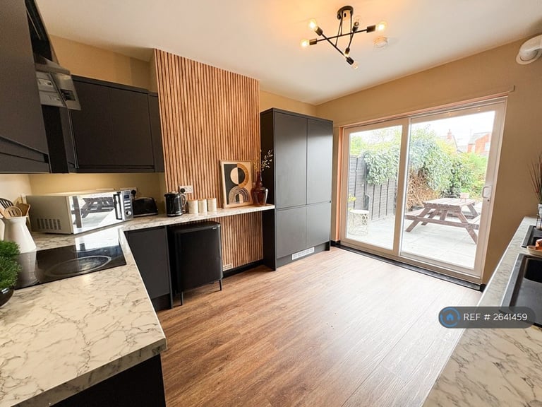 6 bedroom house in Riversley Road, Gloucester, GL2 (6 bed) (#2641459)