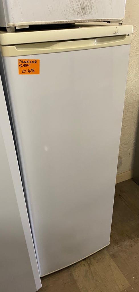 image for ☎️WHITE CURRYS 5.5FT UPRIGHT FREEZER