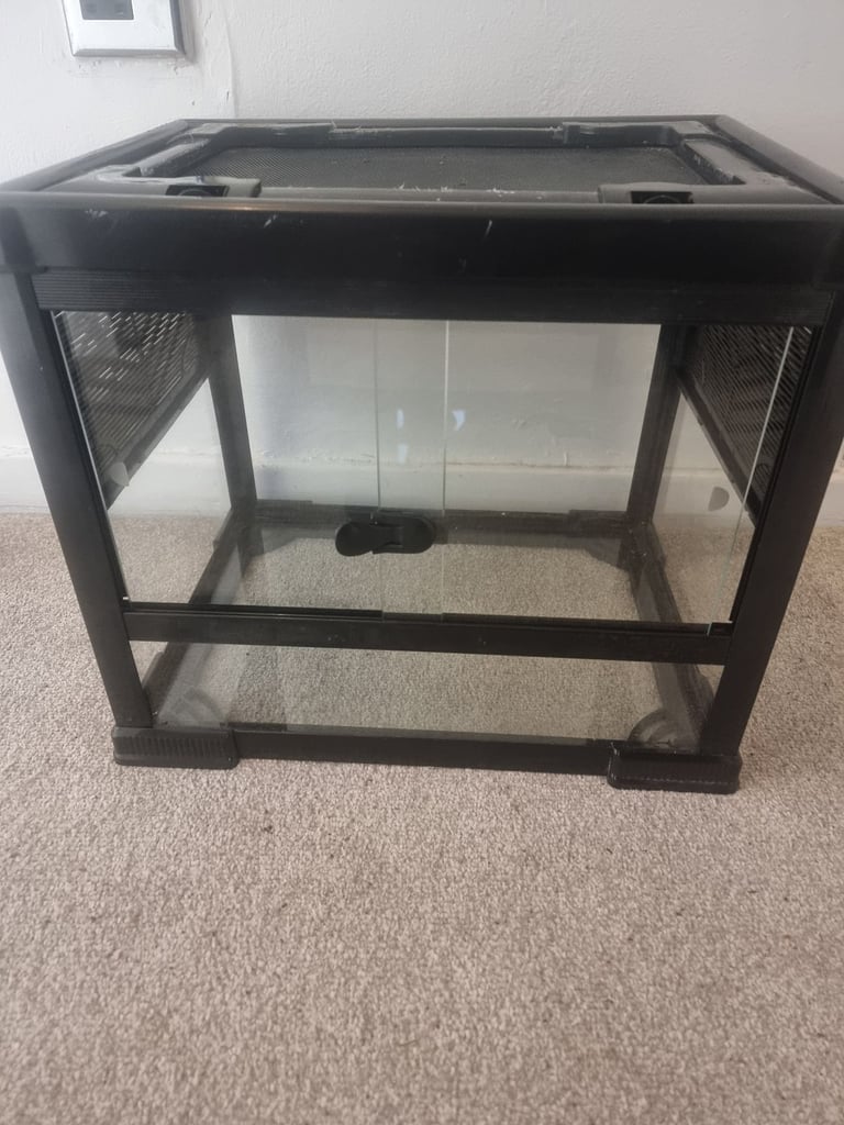 Terrarium/vivarium all clean ready to go