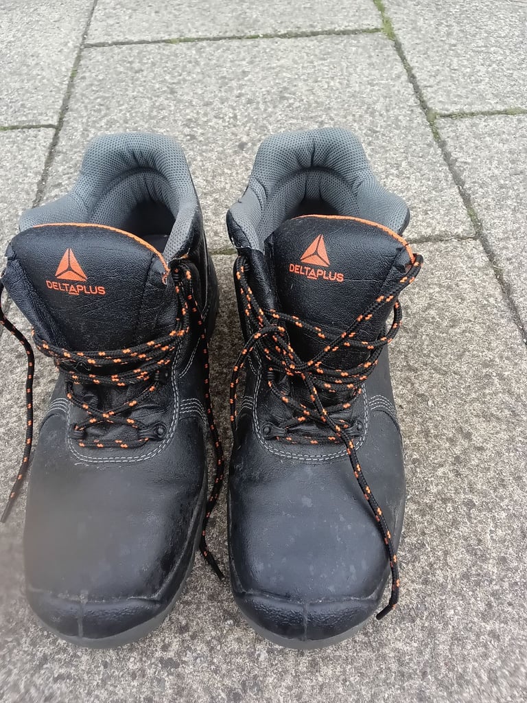image for Size 11 Mens Boots Steel Toe