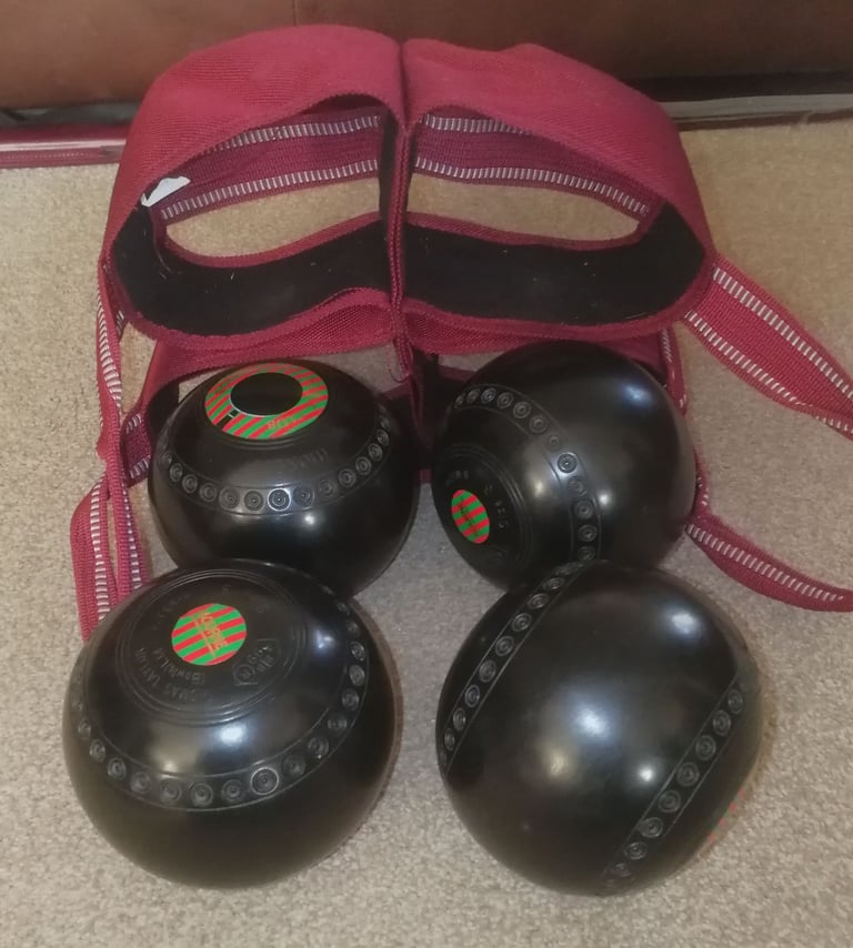 image for Thomas Taylor Lignoid Lawn Bowls Size 3 With Carrier