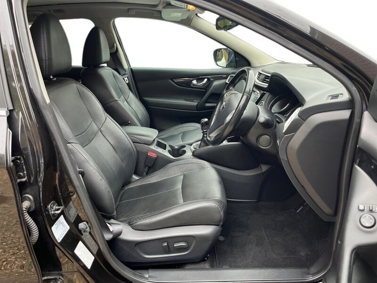 2015 Nissan Qashqai DIG-T Tekna SUV Petrol Manual