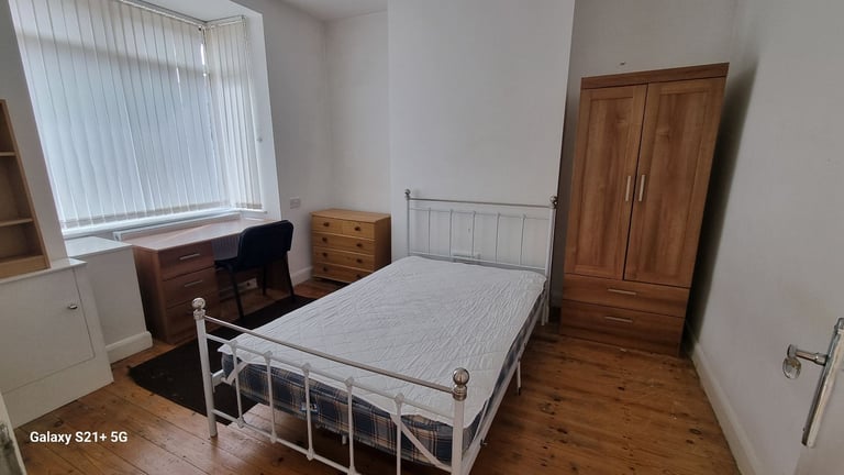 4 bedroom student house 2026-27 LET, right next to UoN, All inclusive options available