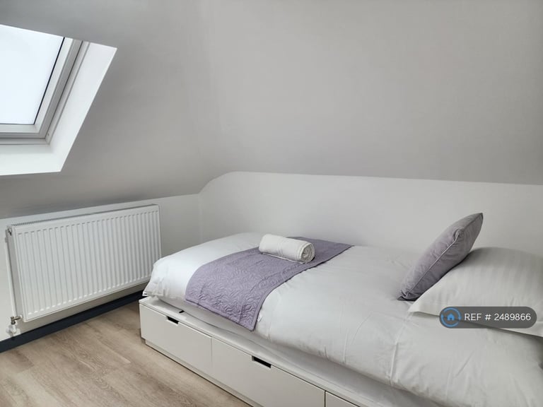 3 bedroom flat in Bicester Road, Kidlington, OX5 (3 bed) (#2489866)