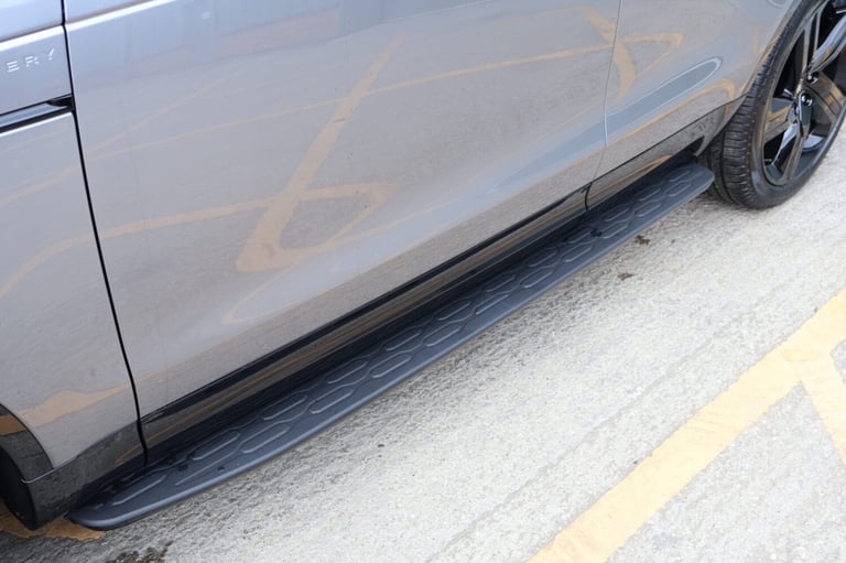 2025 Land Rover Discovery 2025 COMMERCIAL DYNAMIC HSE STYLED BY SEEKER WITH A REAR SEAT CONVERSIO...