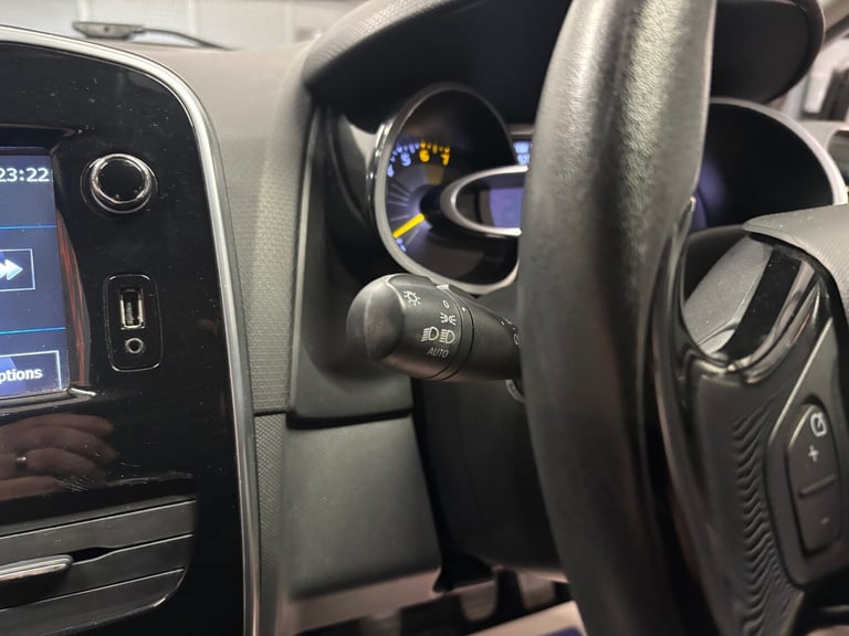 2015 Renault Clio 1.2 16V Dynamique MediaNav 5dr HATCHBACK Petrol Manual