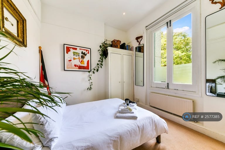 2 bedroom flat in Lancaster Road, London, W11 (2 bed) (#2577385)