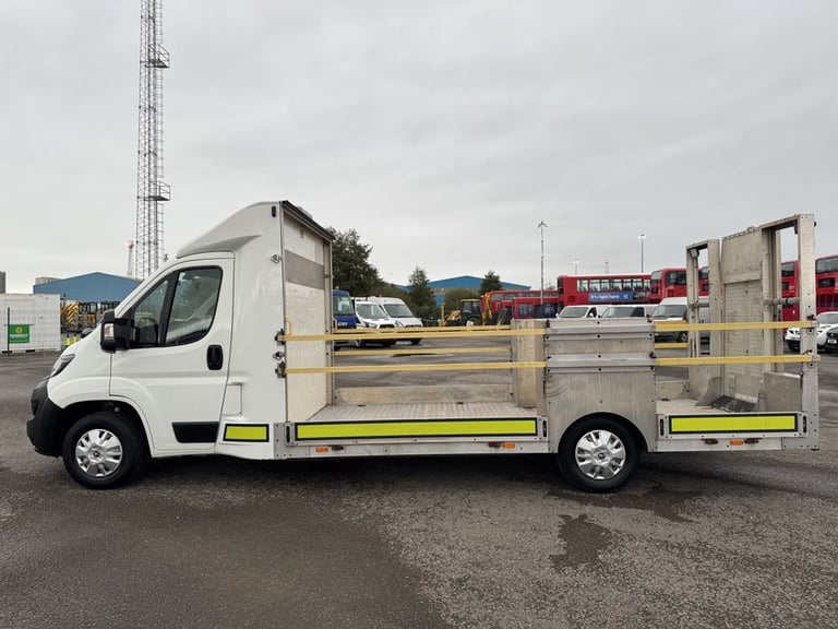 2021 Peugeot Boxer BLUEHDI 335 LOW LOADER / DROPSIDE / DROP &amp; GO / SPECIALIST VEHICLE - DIESE...
