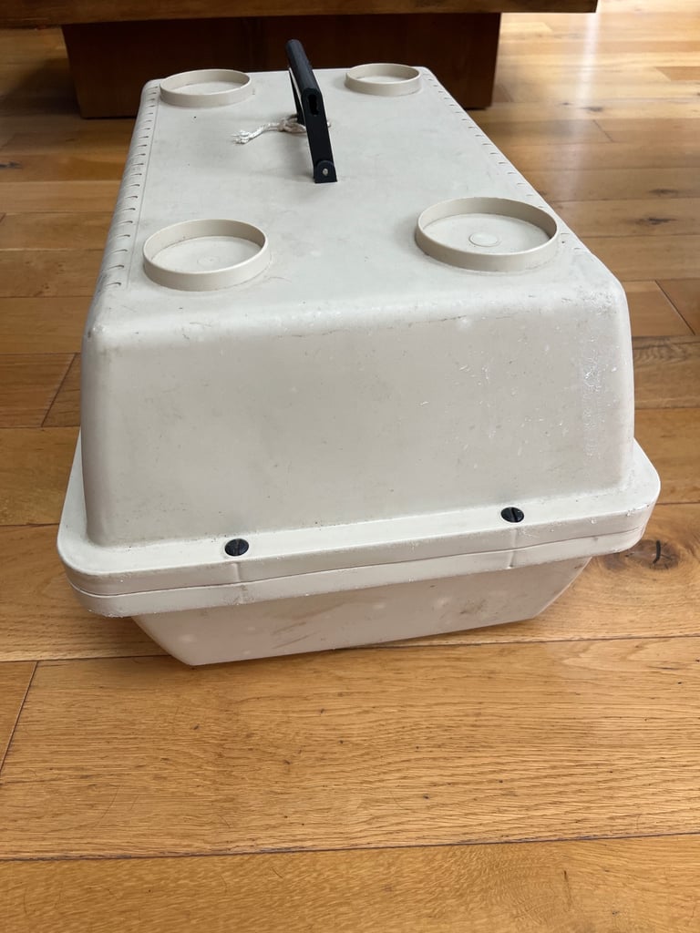 Small pet carrier 