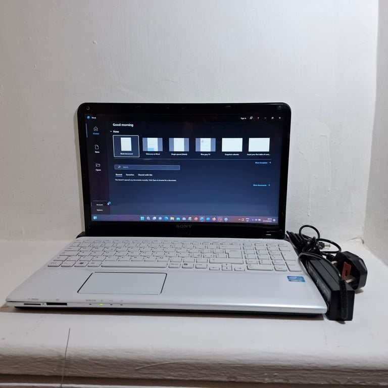Sony Vaio SVE151J13M 15.6 Inc Intel-Core i5 CPU Win 11 Prof. with Activated 2024 Office 356 Laptop.