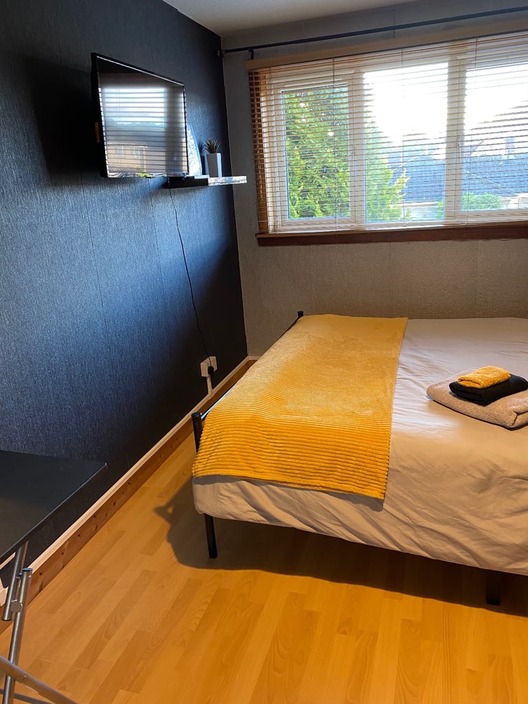 Room for worker Mon to Fri or Sun to Friday am