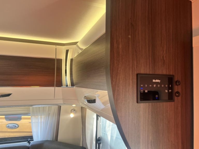2024 HOBBY PRESTIGE 720 WQC 4 Berth fixed island bed End washroom