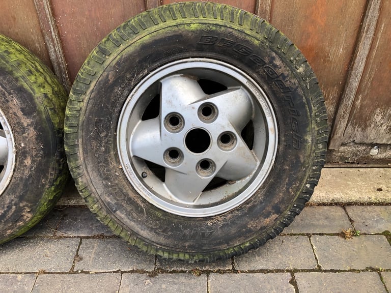 Land Rover Alloy Wheels with Tyres Cyclone Discovery 1