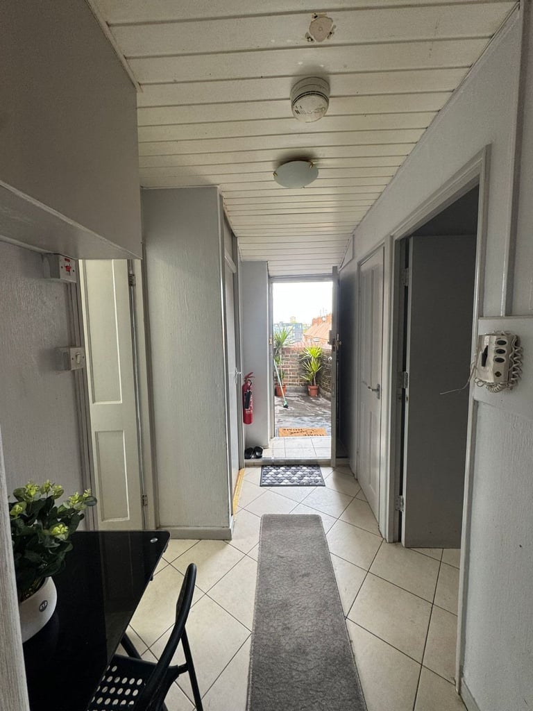 DOUBLE ROOM AVAILABLE NOW Chicksand Street, E1  –walking  minutes from station