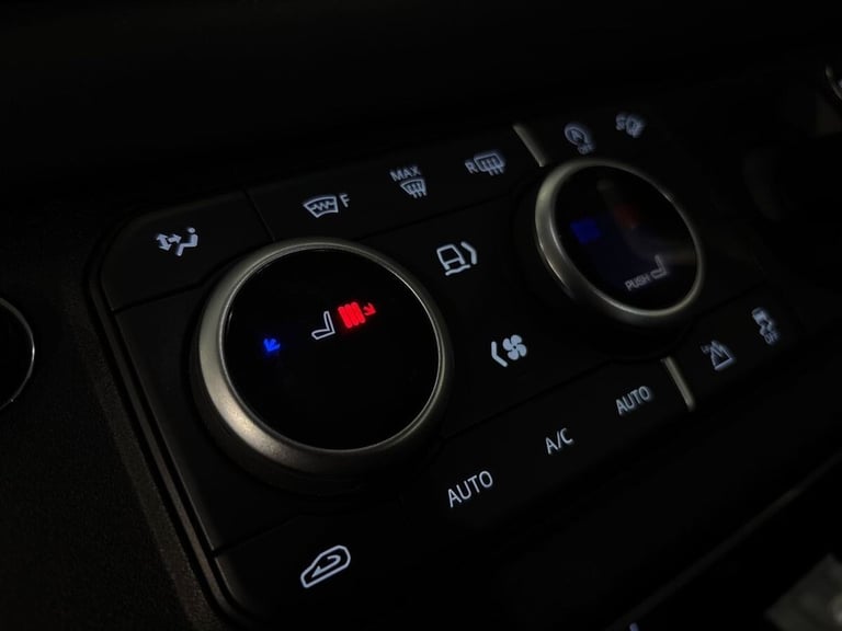 2023 Land Rover Defender 3.0 D250 MHEV SE Hard Top SUV 5dr Diesel Auto 4WD MWB Euro 6 (s/s) (250 ...