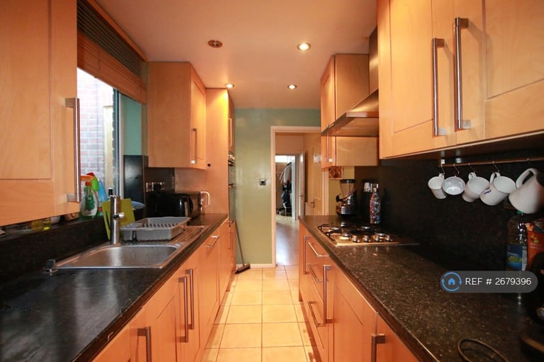 3 bedroom house in Blenheim Gardens, Reading, RG1 (3 bed) (#2679396)