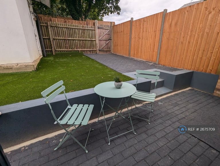 3 bedroom house in Barlow Close, Wallington, SM6 (3 bed) (#2675709)