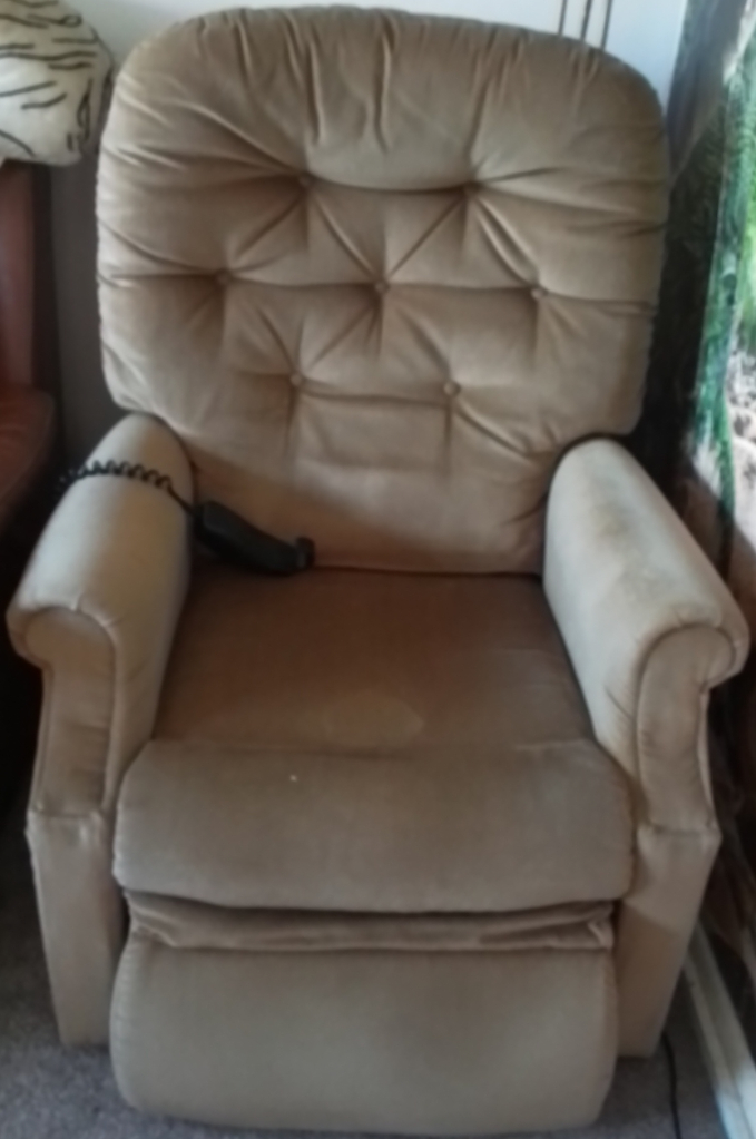 Electric reclining armchair 