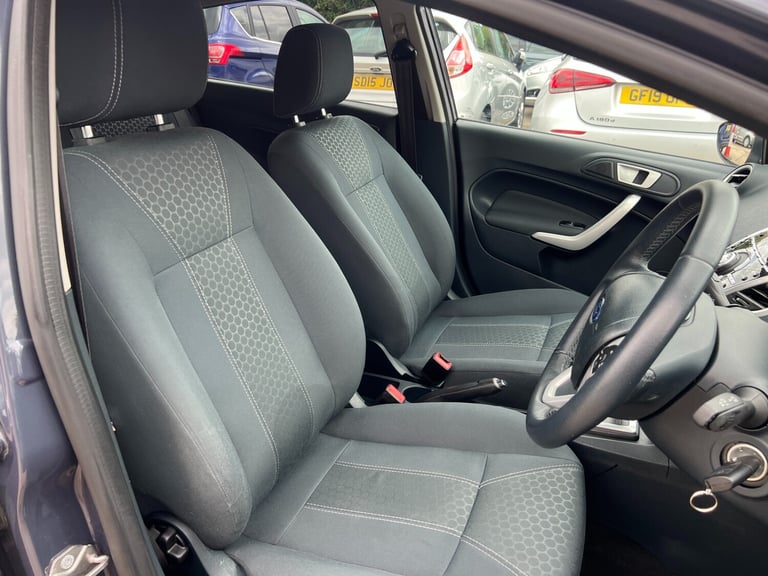 2012 Ford Fiesta 1.4 Titanium 5dr Auto HATCHBACK Petrol Automatic