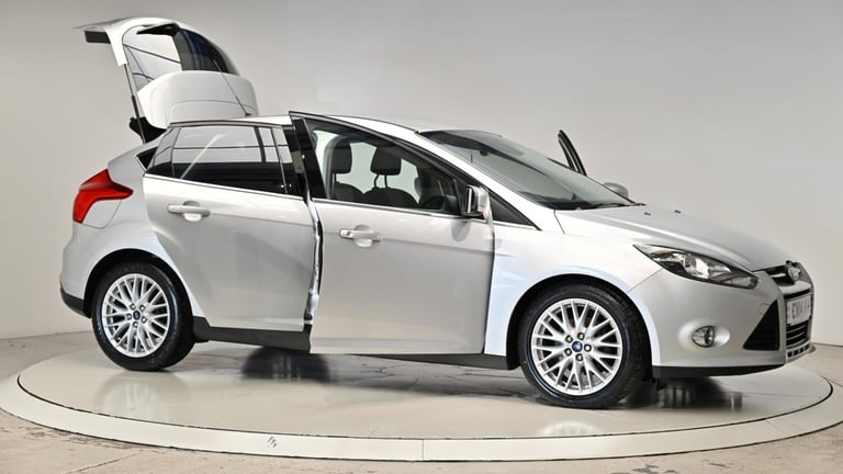 2014 Ford Focus 1.6 TDCi Zetec Euro 5 (s/s) 5dr HATCHBACK Diesel Manual