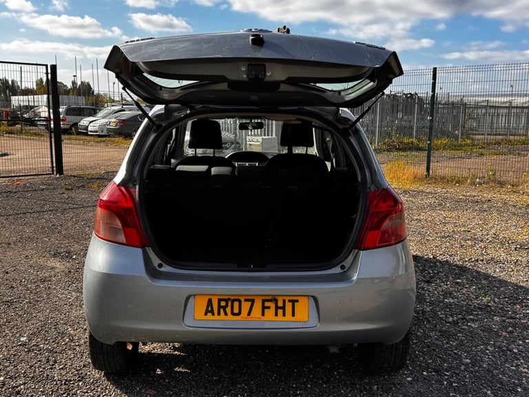  Toyota Yaris 1.3 VVT-i Zinc Hatchback 5dr Petrol Manual (141 g/km, 85 bhp) Petrol Manual