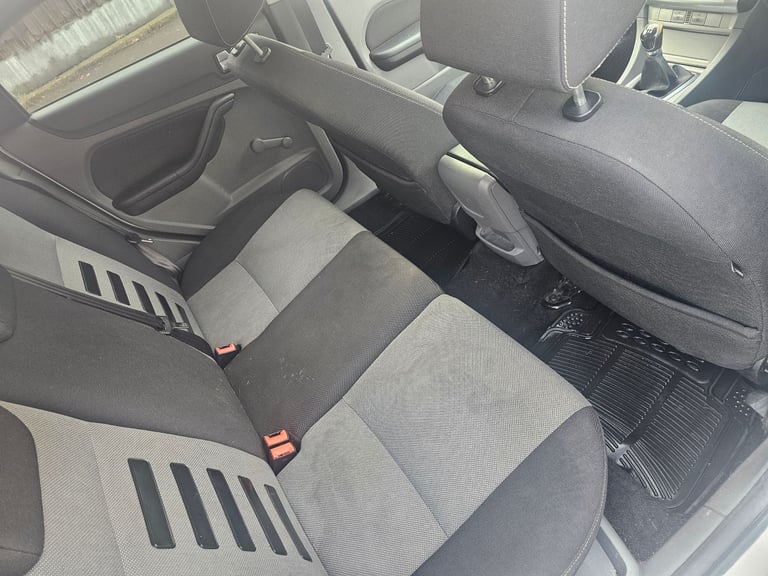 focus 1.6 zetec F.S.H NEW CLUTCH NEW CAMBELT LONG MOT JUNE 2026 DRIVES AN LOOKS PERFECT 
