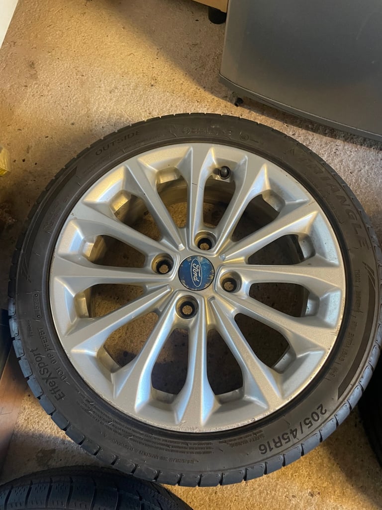 Ford fiesta 16 inch alloy wheels New tyres 