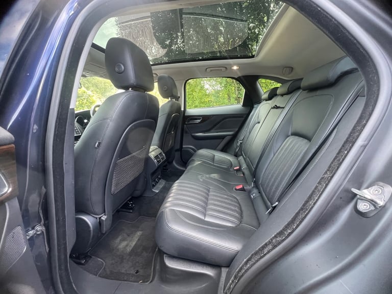 2017 Jaguar F-Pace 2.0d Portfolio 5dr Auto AWD 180 Bhp ESTATE Diesel Automatic