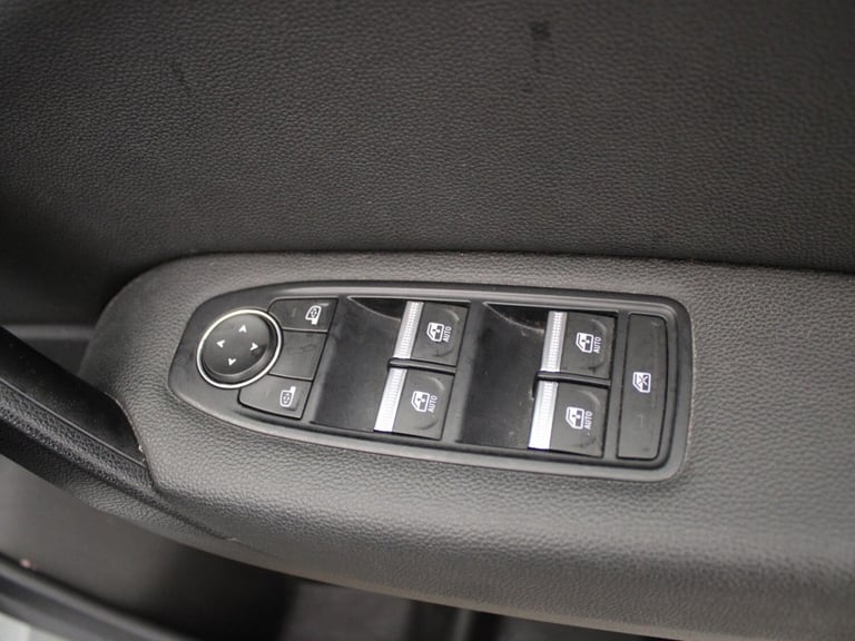 2022 Renault Captur 1.3 TCE 140 SE Edition 5dr Crossover/SUV Petrol Manual