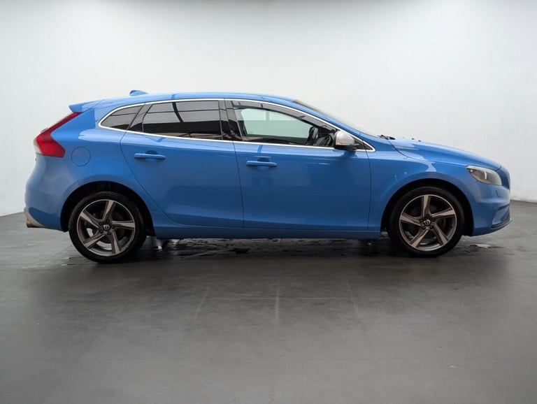 2015 Volvo V40 2.0 D2 R-Design Lux Nav Hatchback 5dr Diesel Manual Euro 6 (s/s) (120 ps) - HATCHB...
