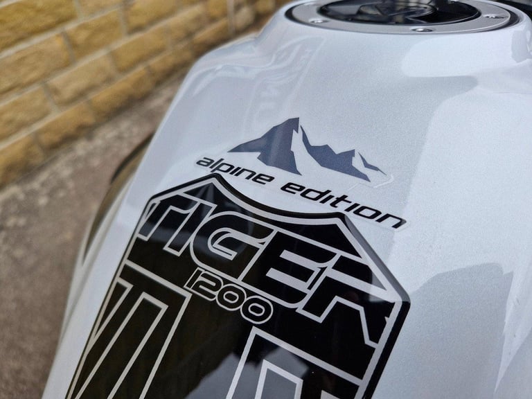 2020 Triumph Tiger 1200 SE Alpine Edition Full Expedition luggage Engine bars