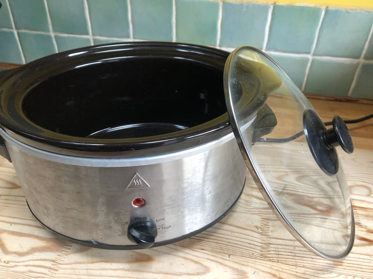 Slow cooker